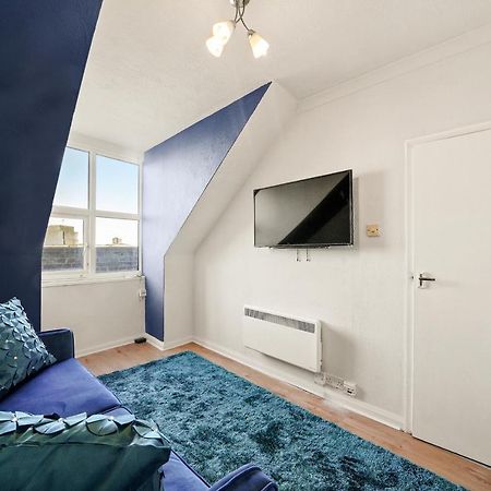 2 Bed Central Hub In Medway Apartment Chatham  Exterior photo