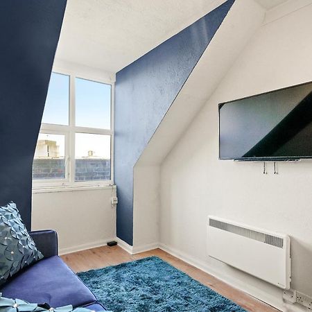 2 Bed Central Hub In Medway Apartment Chatham  Exterior photo