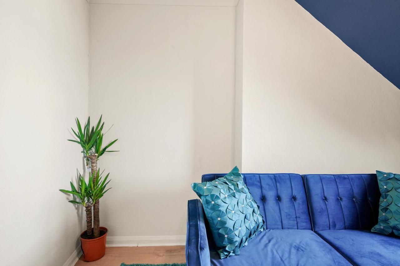 2 Bed Central Hub In Medway Apartment Chatham  Exterior photo