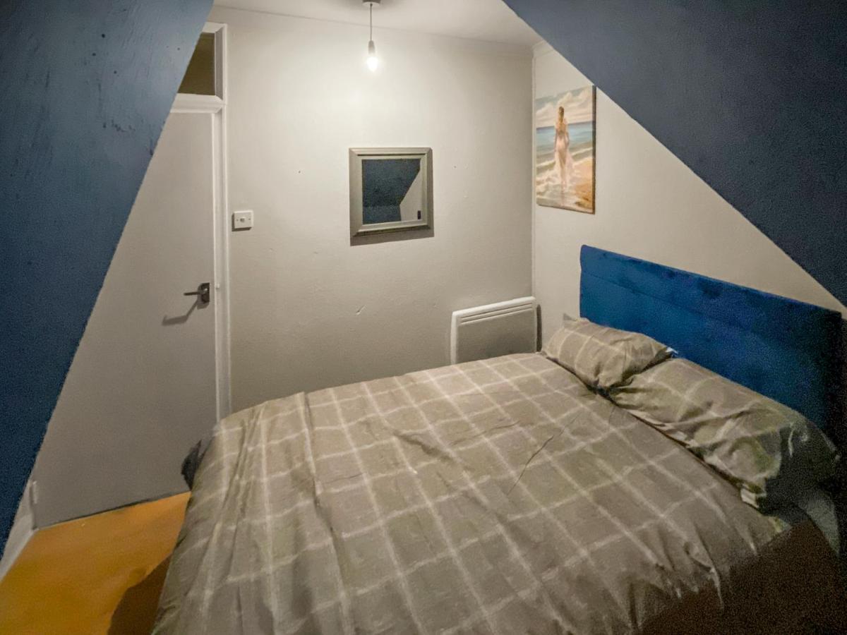 2 Bed Central Hub In Medway Apartment Chatham  Exterior photo