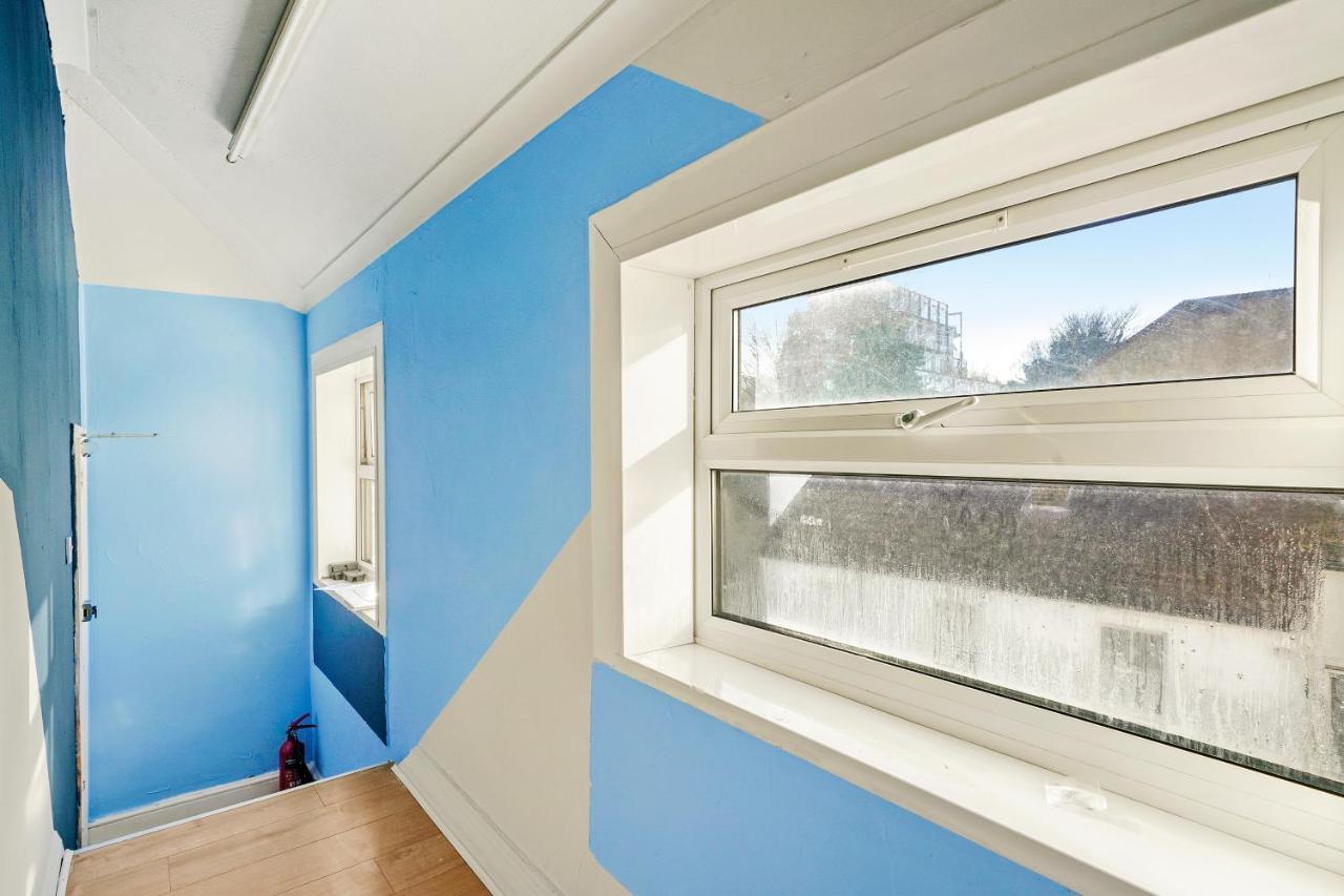 2 Bed Central Hub In Medway Apartment Chatham  Exterior photo