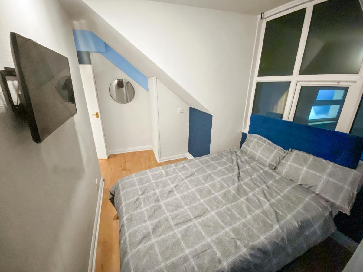 2 Bed Central Hub In Medway Apartment Chatham  Exterior photo